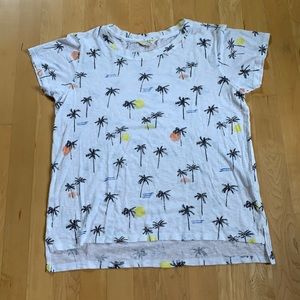 Woman’s white t shirt